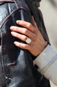 1009-jennifer-aniston-engagement-ring-justin-theroux-engaged_we.jpg