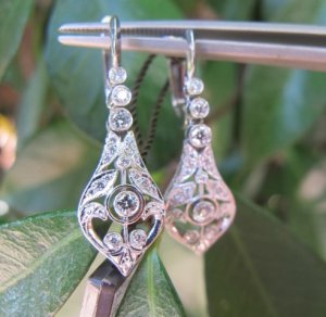 victor_canera_platinum_dangle_earrings_5.jpg