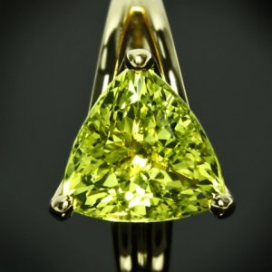 custom-chrysoberyl-trilliant-yellow-gold-solitaire-ring-by-whiteflash-20422_4.jpg
