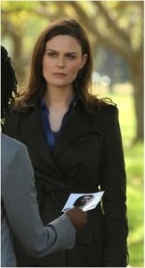 deschanel_tahitian_strand.jpg