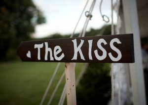 kiss_sign.jpg
