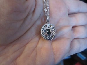 cmsbluezirconpendant08.jpg