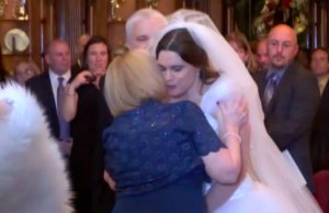 mom_kiss_2.jpg