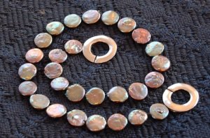 kiz-pearlnecklace3.jpg
