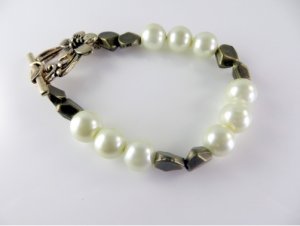 pearl_bracelets.jpg