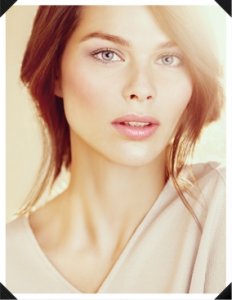pix Describing A Beautiful Woman's Face describe this woman s face in words