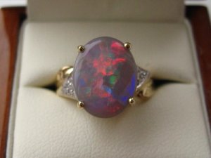 opal_andamooka_semi_black_daylight2_1_1.jpg