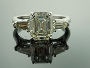 r5147-emerald-ring-b-_finished.jpg