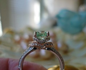 mint_garnet_ring_profile_.jpg