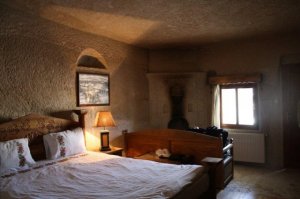insideofroomatspeluncahotel.jpg