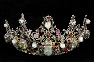 tiara_at_auction.png