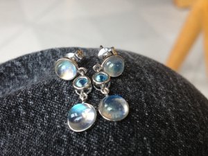 blue_earrings_4.jpg