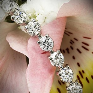 customized-3-prong-diamond-tennis-bracelet-in-platinum-by-whiteflash_35198_g_1.jpg