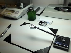 standing-loupe-jp.jpg