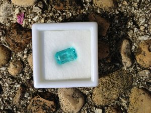 windowed_tourmaline_outdoors_close.jpg