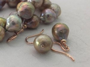 medium_multicolour_metallic_bronzey_ripple_freshwater_pearl_necklace_5.jpg