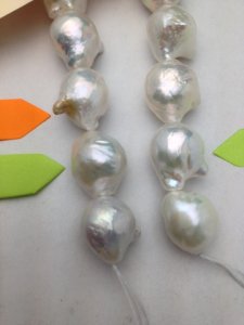 poj__green_arrows_to_earring_pearls.jpg