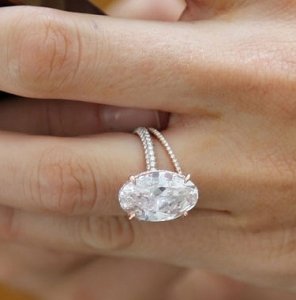 blake-lively-pink-oval-diamond-engagement-ring-c12.jpg