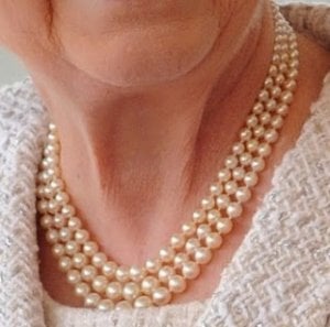 qeii_3strandpearls1.jpg