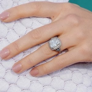 jessica-biel-engagement-ring-close-up-450.jpg