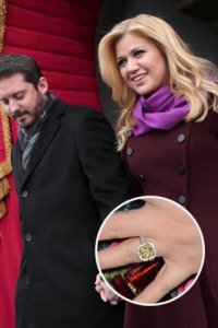 kelly_clarkson_s_ring.jpg