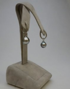 silver_earrings.jpg