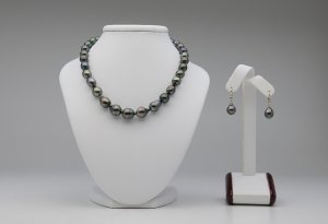 tahitian_necklace_and_earrings.jpg