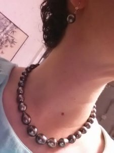 pp_tahitian_set_neck_and_ear_shot.jpg
