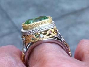 mint_garnet_sarosi_ring2.jpg