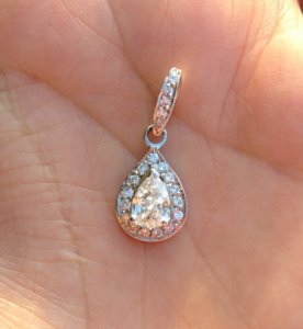 db_pear_halo_pendant_1.jpg db_pear_halo_pendant_1.jpg