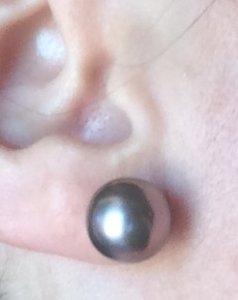 linneys_tahitian_earrings_12mm_3_resized.jpg