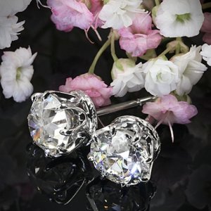8-prong-diamond-earrings-whiteflash-2013-calendar.jpg