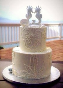 resized_0929whiteseahorsesweddingcakestthomas-1.jpg