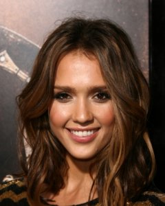 jessica-alba-tousled-hair-subtle-highlights.jpg