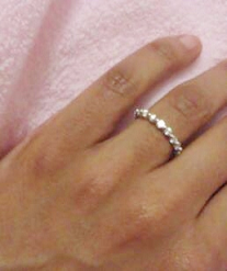 roxy_1ring_handsht_close.png