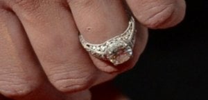 2-amber-heard-engagement-ring-picture-johnny-depp-celebrity-weddings-0213-w724.jpg