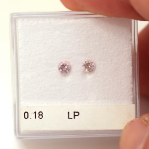 light-pink-round-diamond-48142.jpg