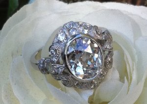 antique_oval_close_up.jpg