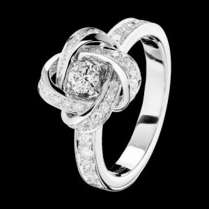 boucheron_ava_pivoine_round_diamond_solitaire_ring_resized.jpg