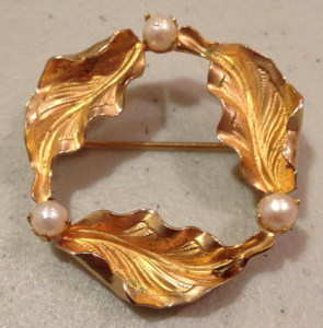 acanthus-brooch-wavey.png
