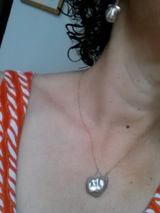neck_and_ear_0.jpg