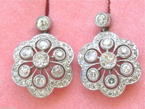 fisheyebottomstoneearringonright.jpg fisheyebottomstoneearringonright.jpg
