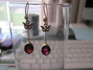 garnet-earrs-on-glass-0187.jpg garnet-earrs-on-glass-0187.jpg