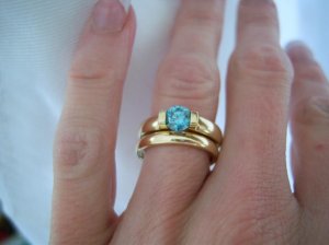 ring_on_fing_9p.jpg
