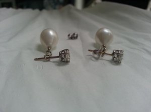 diamond_studs_with_drop_pearl_jacket.jpg