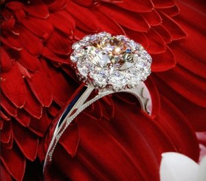 tacori-full-bloom-55-2-rd-in-18k-white-gold-from-whiteflash_39159_g.jpg