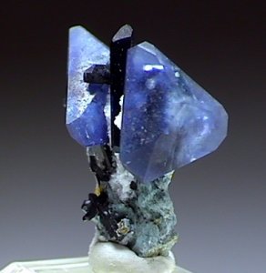 18-4-benitoite_1_.jpg