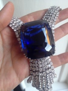 belle-of-asia-392ct-sapphire-in-hand.jpg