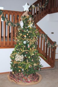 holiday2014treeandgarland.jpg