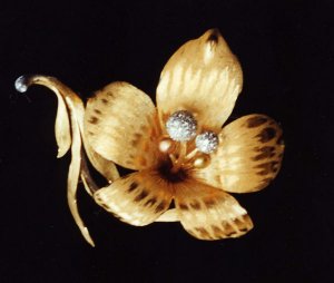 gold Lily-brooch.jpg